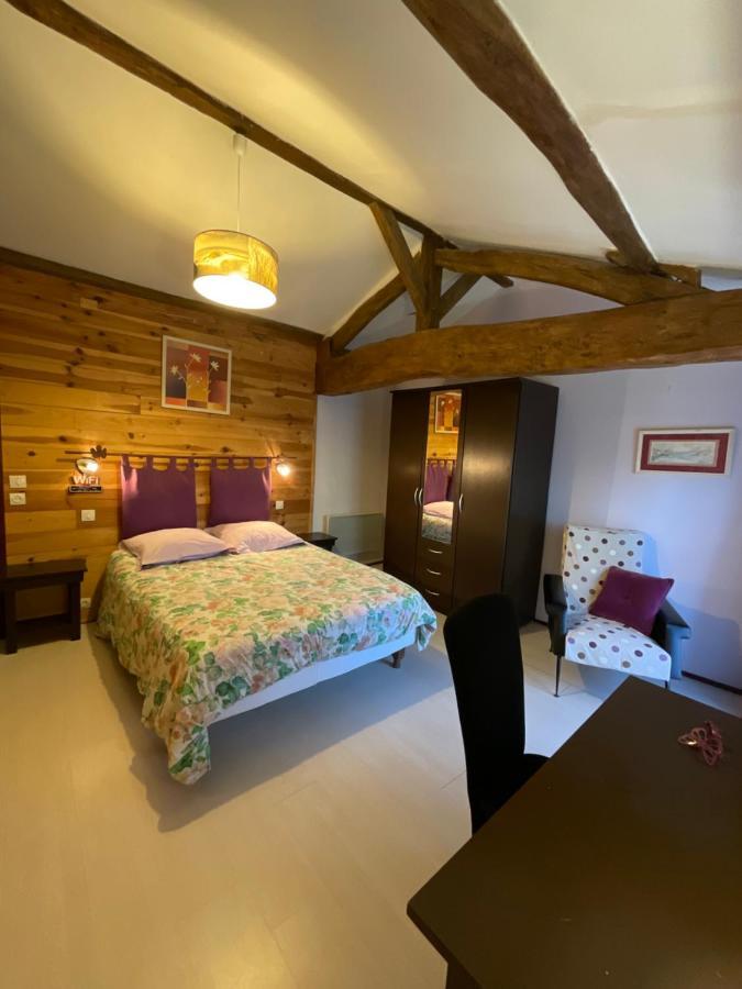 Chambres, Table D'Hotes Et Gites Les Mesanges Saint-Jean-de-Sauves Экстерьер фото