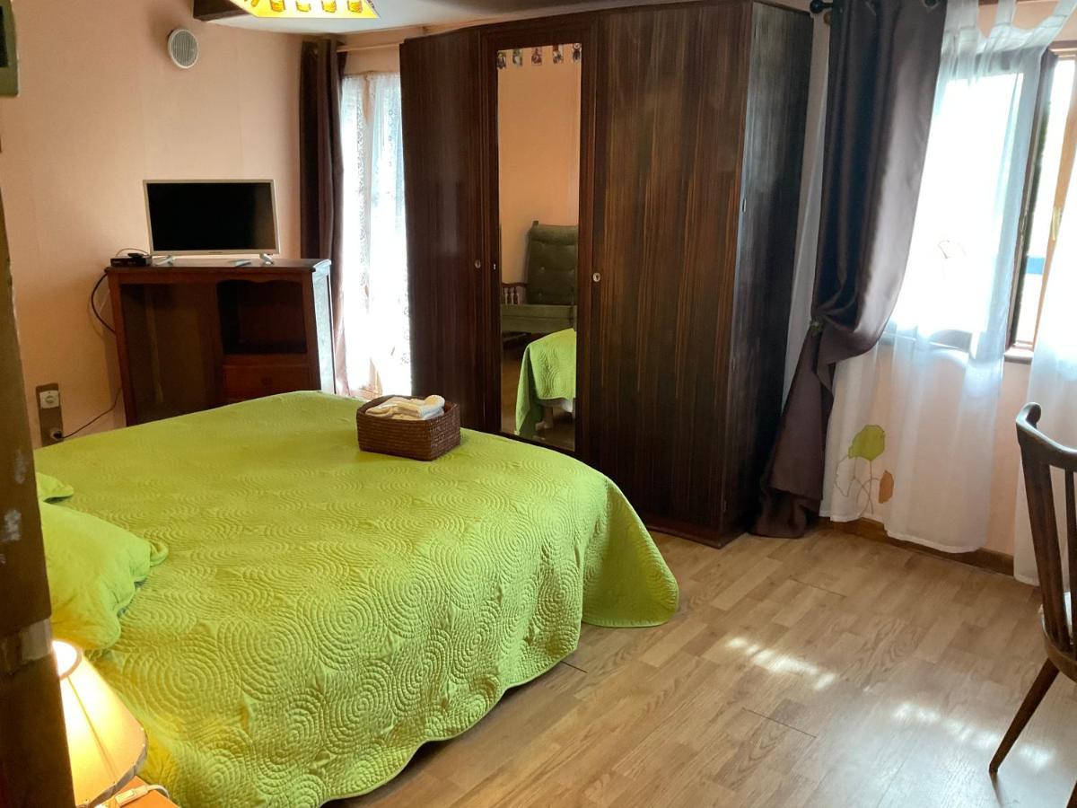 Chambres, Table D'Hotes Et Gites Les Mesanges Saint-Jean-de-Sauves Экстерьер фото