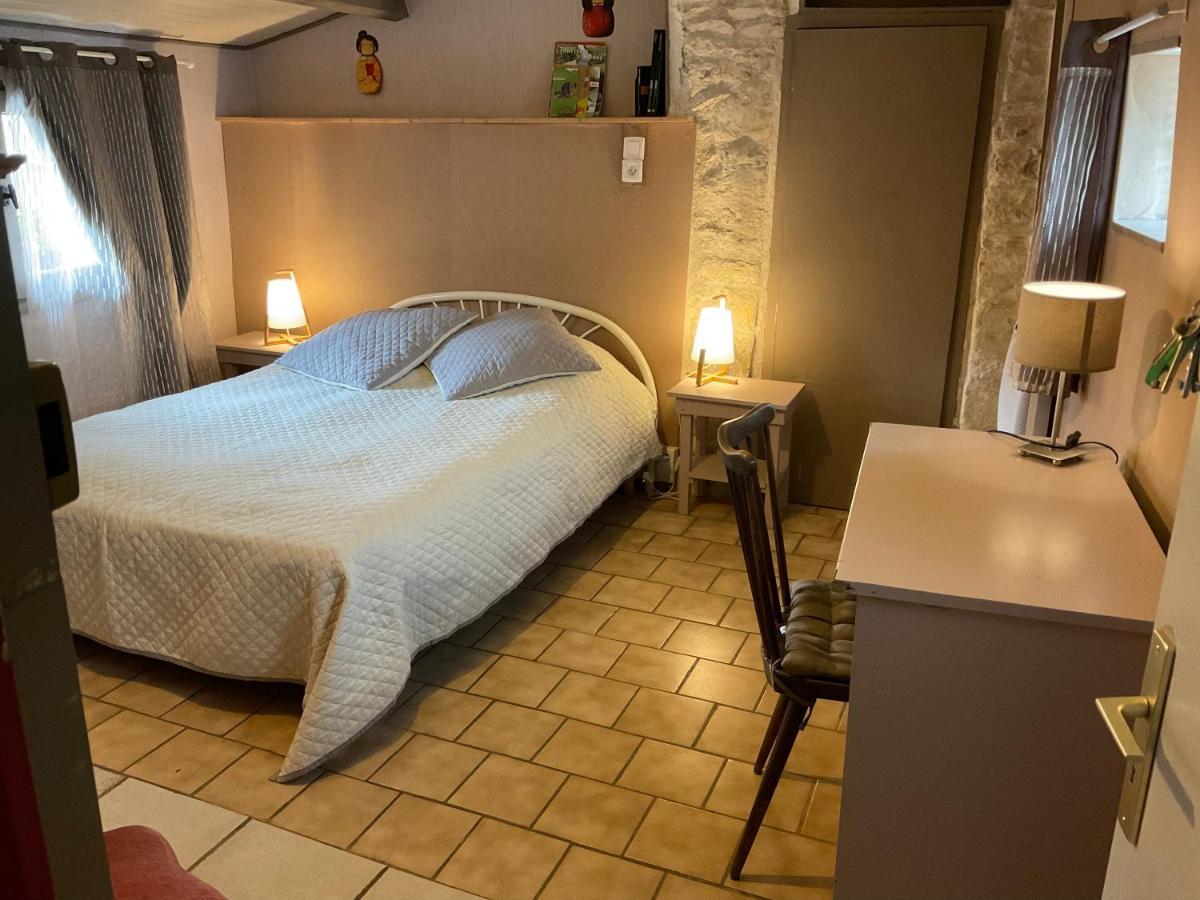 Chambres, Table D'Hotes Et Gites Les Mesanges Saint-Jean-de-Sauves Экстерьер фото