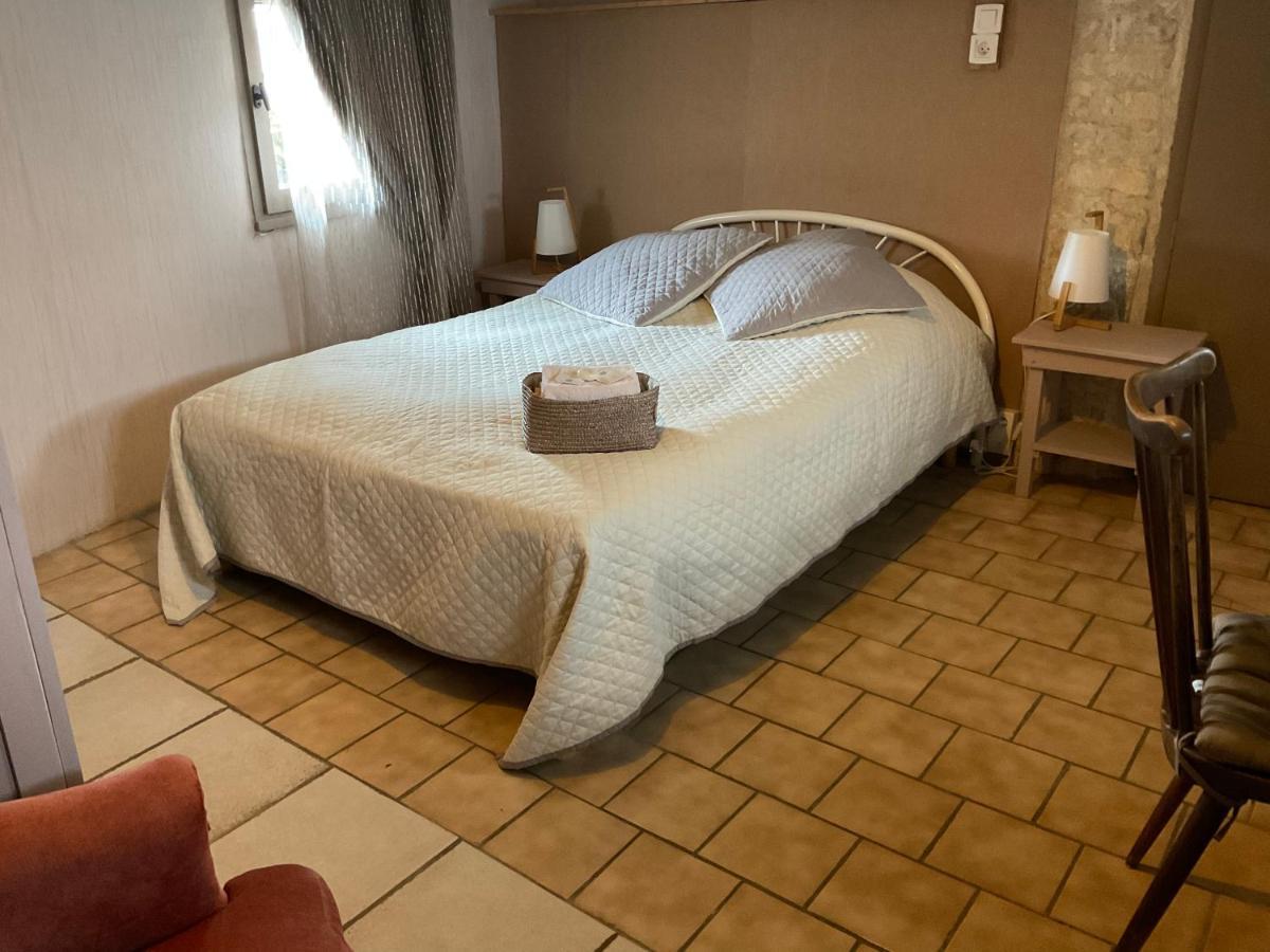 Chambres, Table D'Hotes Et Gites Les Mesanges Saint-Jean-de-Sauves Экстерьер фото